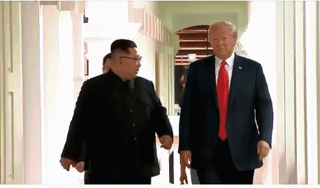 Golden Special Meeting Historical Moment Trump Patted Kim Jong Un S Arm And Gave A Thumbs Up Luju Bar