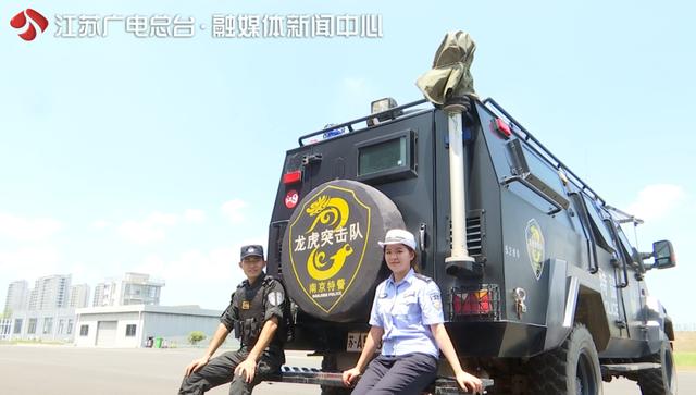 寻找最美爱的故事■他们的情侣装：校服—警服—婚纱|寻找最美爱的故事