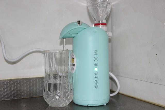 旅行出差饮水不用慌，米因即热饮水机来报到，网友：这小熊好能干