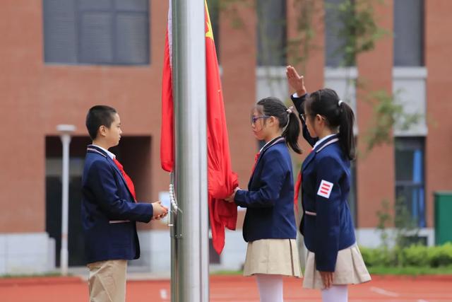 天府新区华阳小学：嘘！仔细听我和红领巾的故事