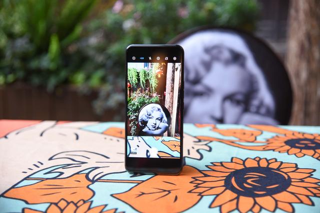 中兴A20屏下摄像手机初体验：第一个吃螃蟹没什么不好