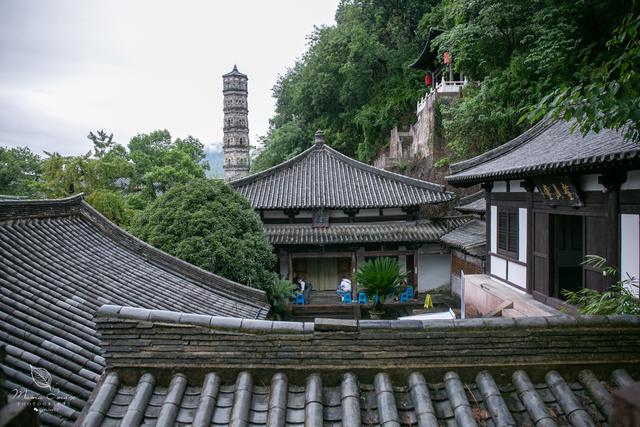 【临海】浙江一座仅百余米的山，有鉴真大师曾待过的寺庙，还有4座古塔