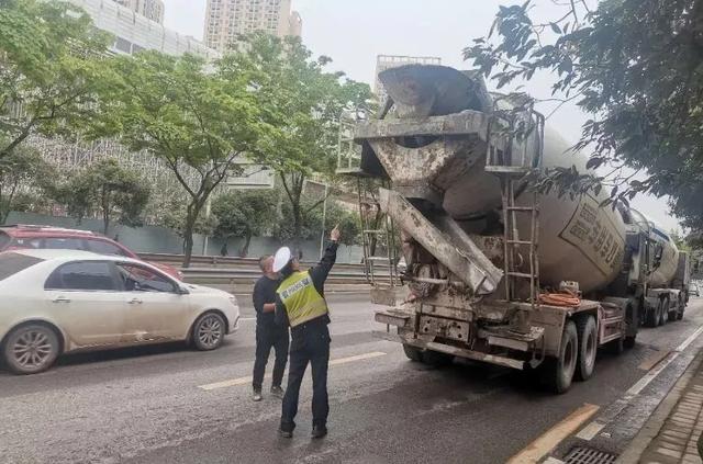 重庆|重庆交巡警以五大战役为核心 启动秋冬季交通安全整治百日会战