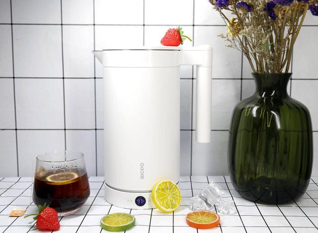 一句多喝热水太敷衍，用荣耀亲选施铂热水壶，一杯热水暖人心