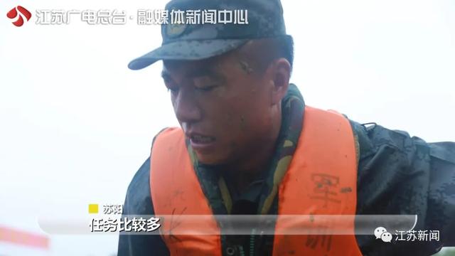 领证■“抗洪回来就娶你！”推迟了3次，他们终于领证成功