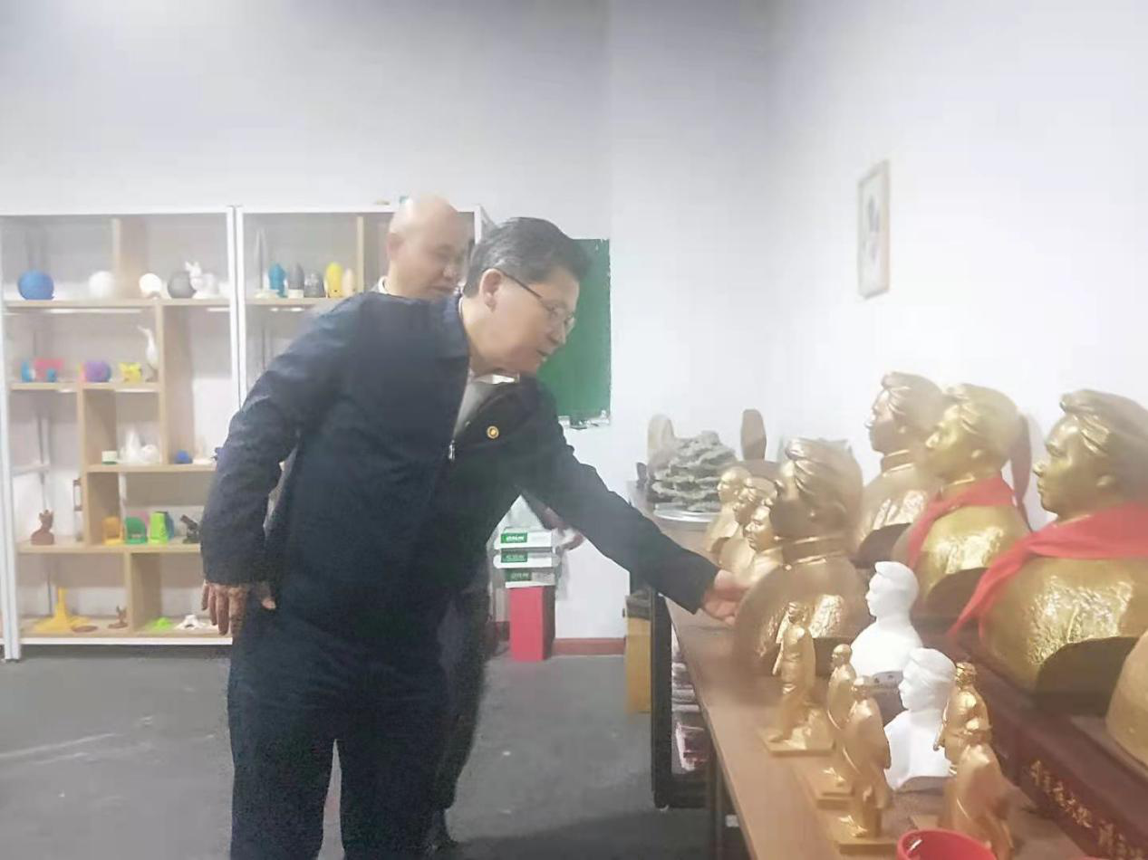 市委书记曹炯芳来“数造湖南”调研    仔细了解公司情况，称赞公司发展得很好