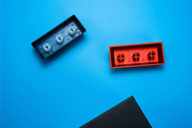 价格便宜，出门级首选。黑爵K870T蓝牙双模红轴机械键盘