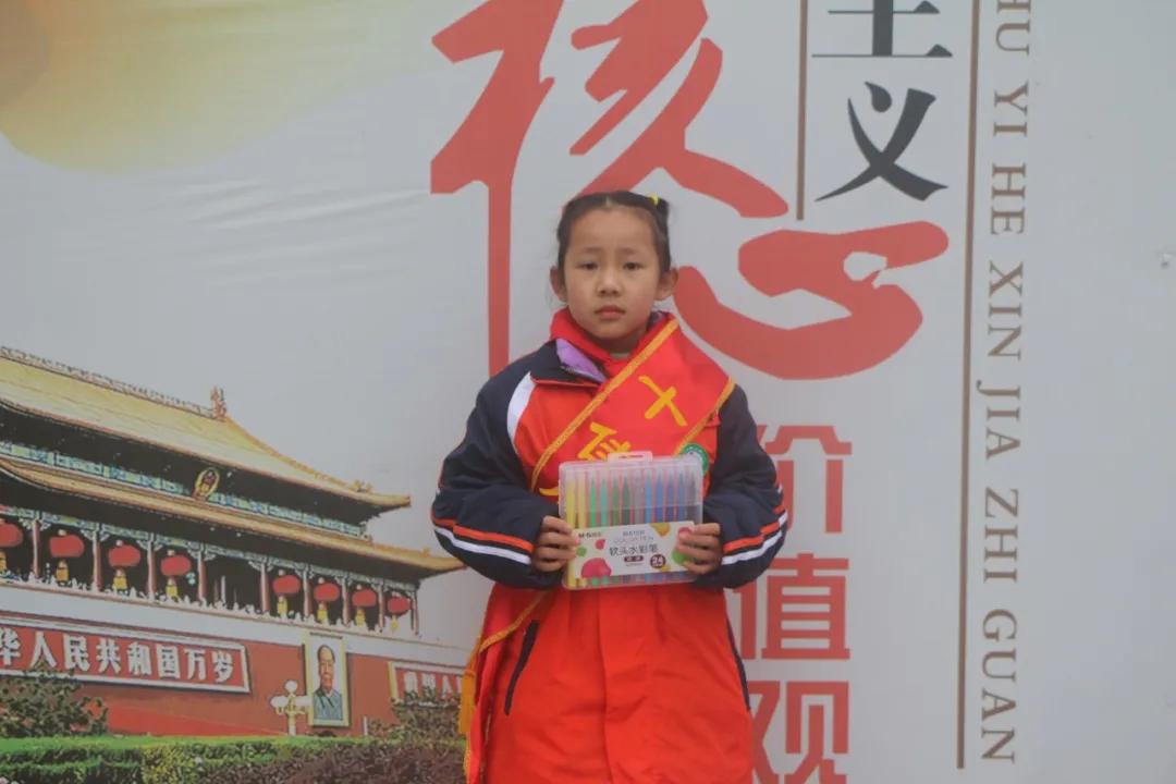 曾都区北郊五眼桥小学举行“十佳少年”颁奖仪式十佳少年,颁奖仪式,校园活动,学生评选,德育奖项