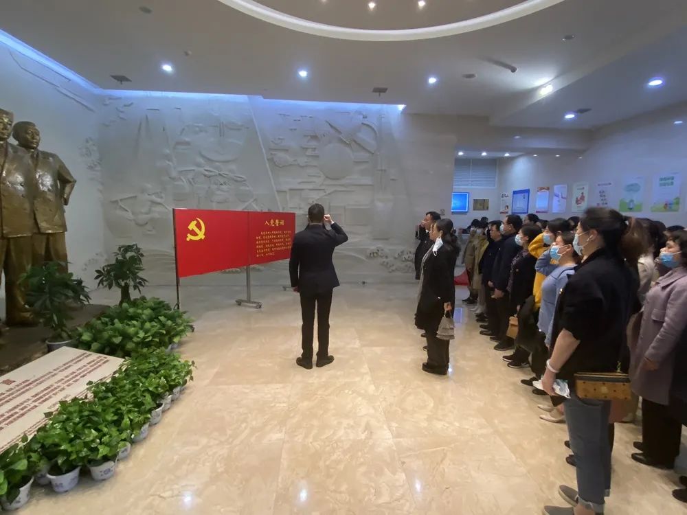 沉浸体验党史、集中理论学习：湘潭市中心医院开展党史教育“二重奏”