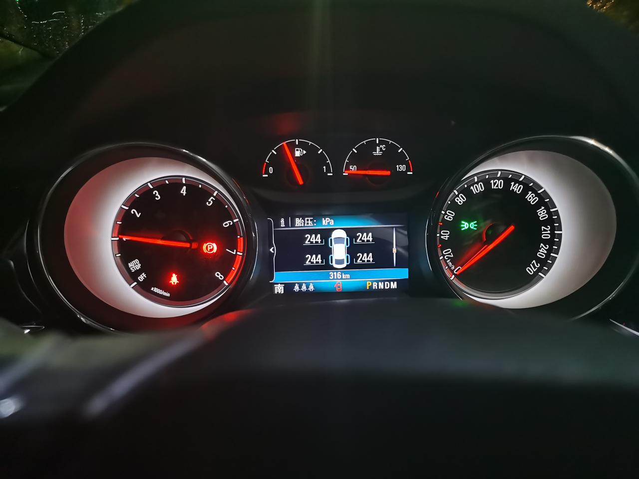 君威,提车3天,316公里,冷车胎压244,跑起来后,右后台胎压248,比其他三