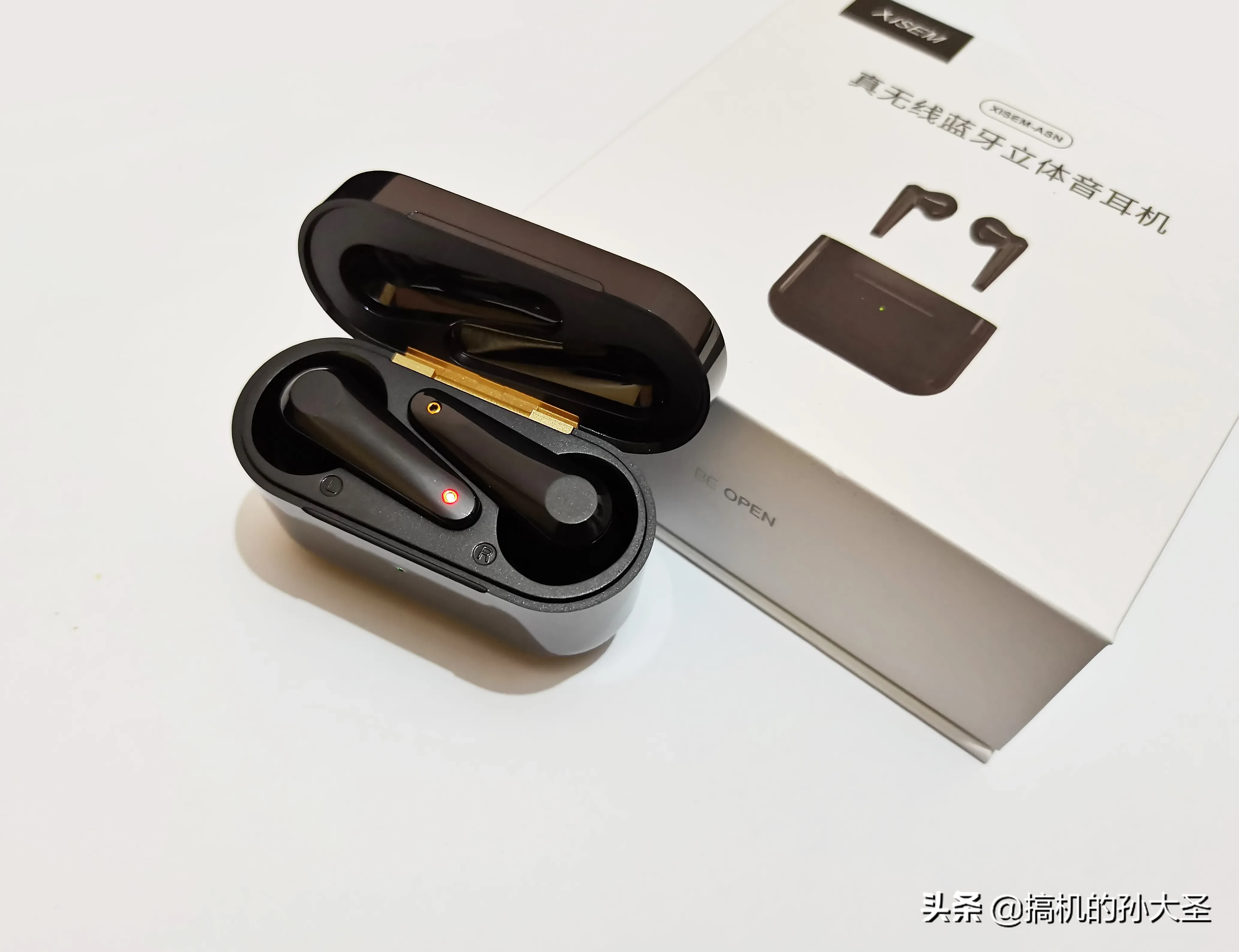 不足百元，却拥有立体声和真无线加持的蓝牙耳机