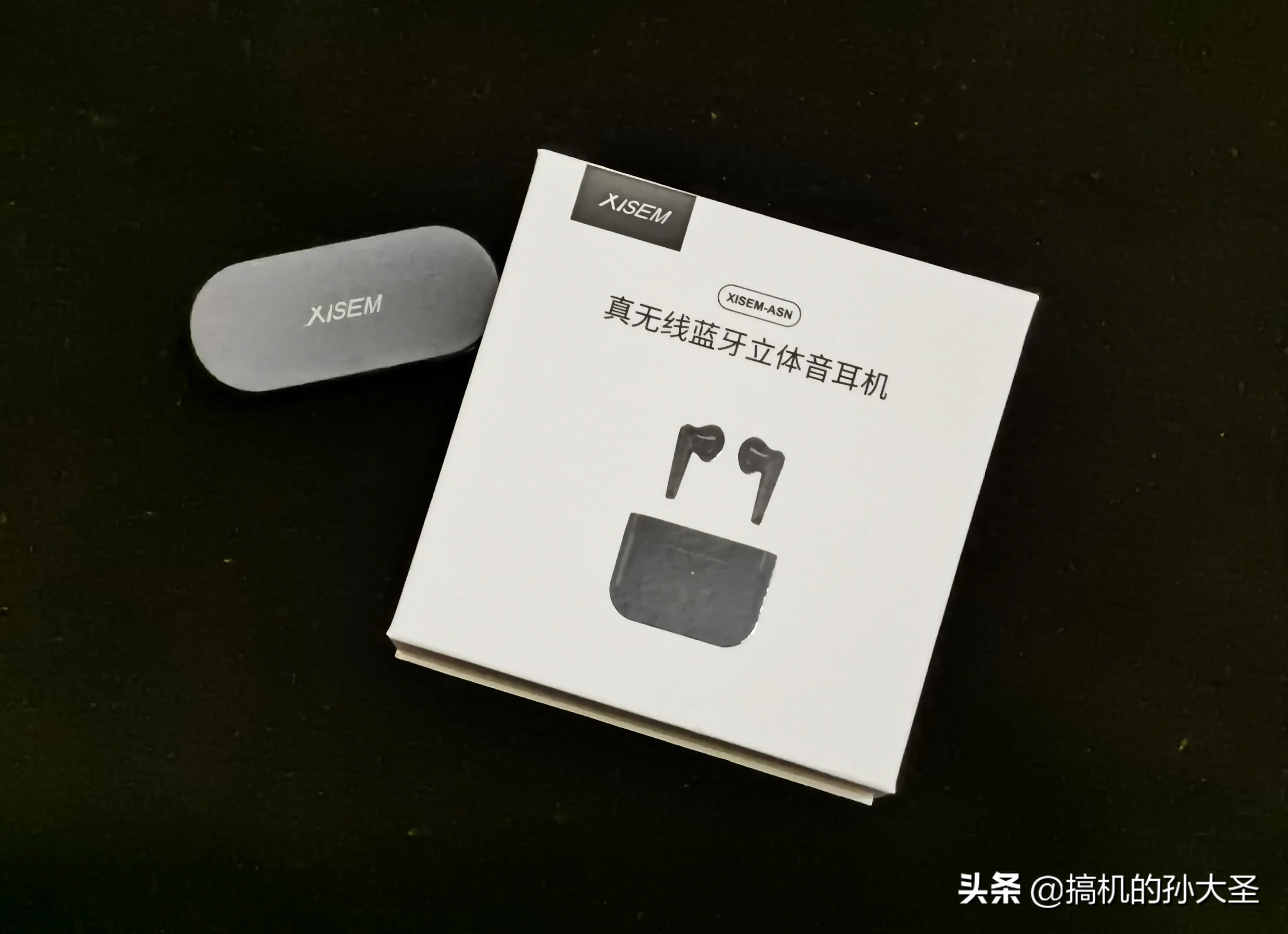 不足百元，却拥有立体声和真无线加持的蓝牙耳机