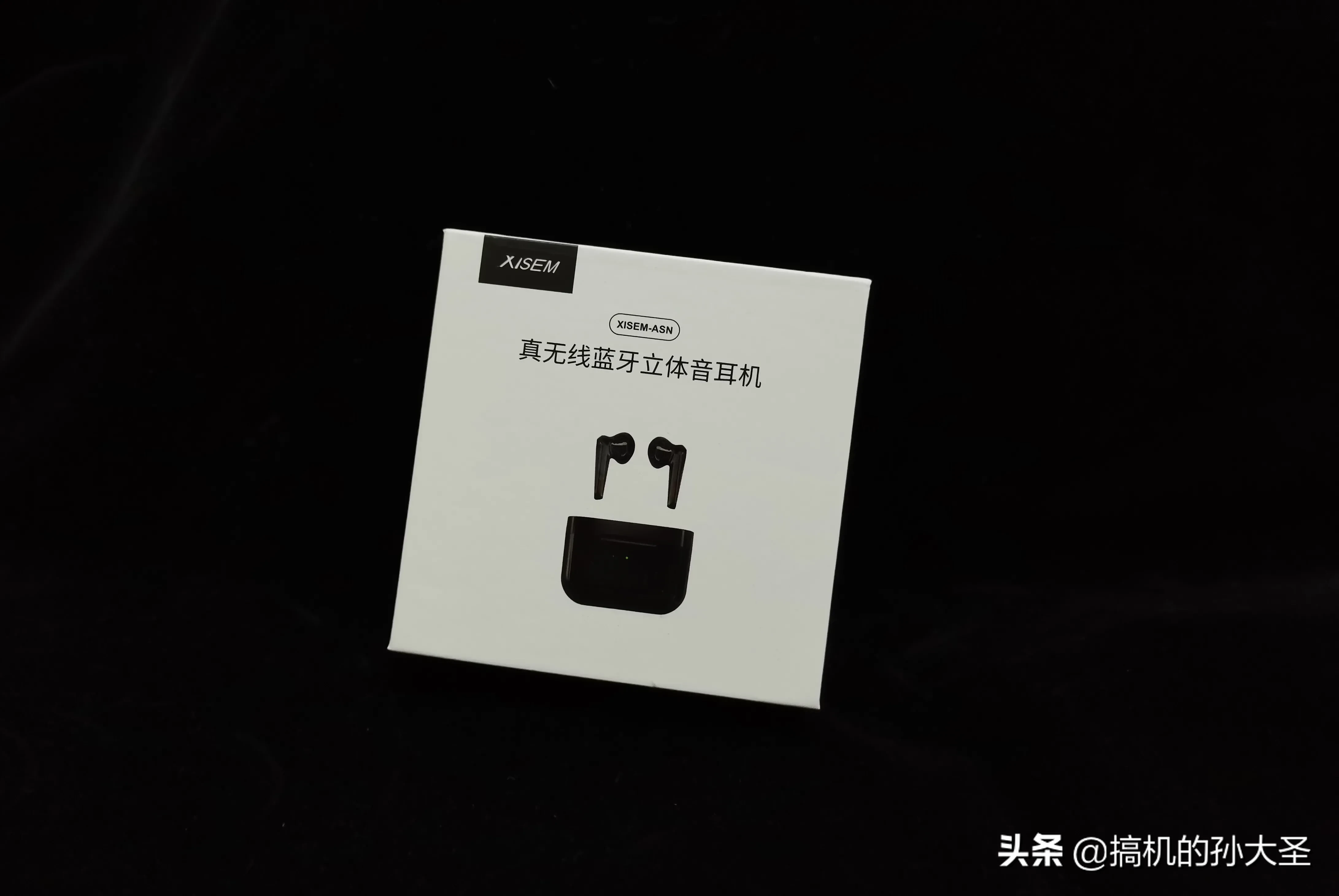 不足百元，却拥有立体声和真无线加持的蓝牙耳机