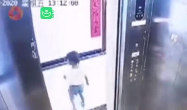 物业回应女童滞留电梯找家长坠亡 最后求助画面曝光