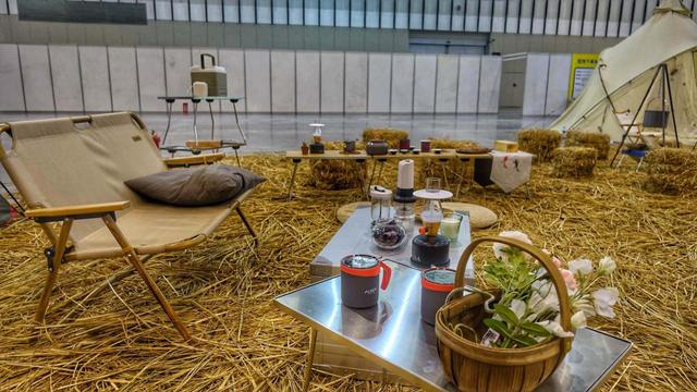 携手代言人德爷，爱路客和你一起“让生活没有边界”