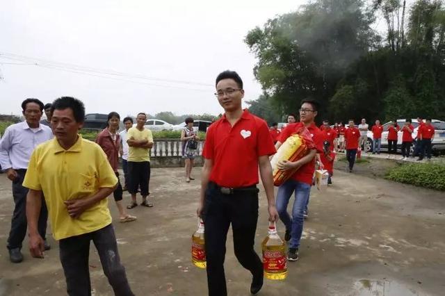 “慈善融真情，爱心无止境”，《发现品牌》栏目组爱心公益行活动（博白站）