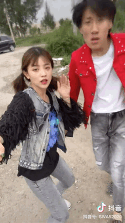 抖音超火“脚艺人”让美女秒变精神小妹，杀马特要复兴了？