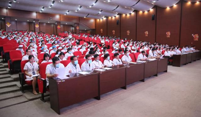 郑州市第十六人民医院举行第三届「中国医师节」表彰大会