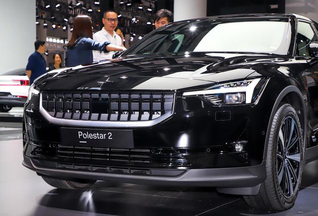 Polestar2极星起点较高，车身设计精简干练