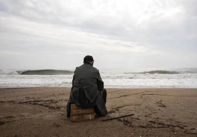 中国式父母的卑微看着就让人心疼