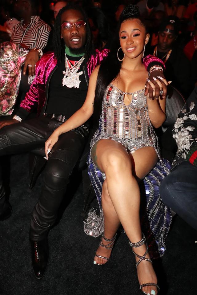 渣男前夫送劳斯莱斯求复合，Cardi B激动地当场抖屁股…