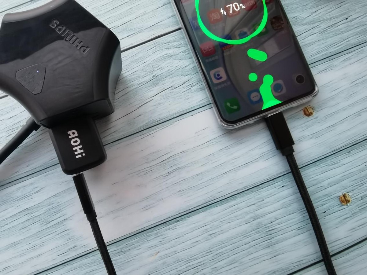 AOHI30W充电头上手体验——手机、平板、笔记本都能充