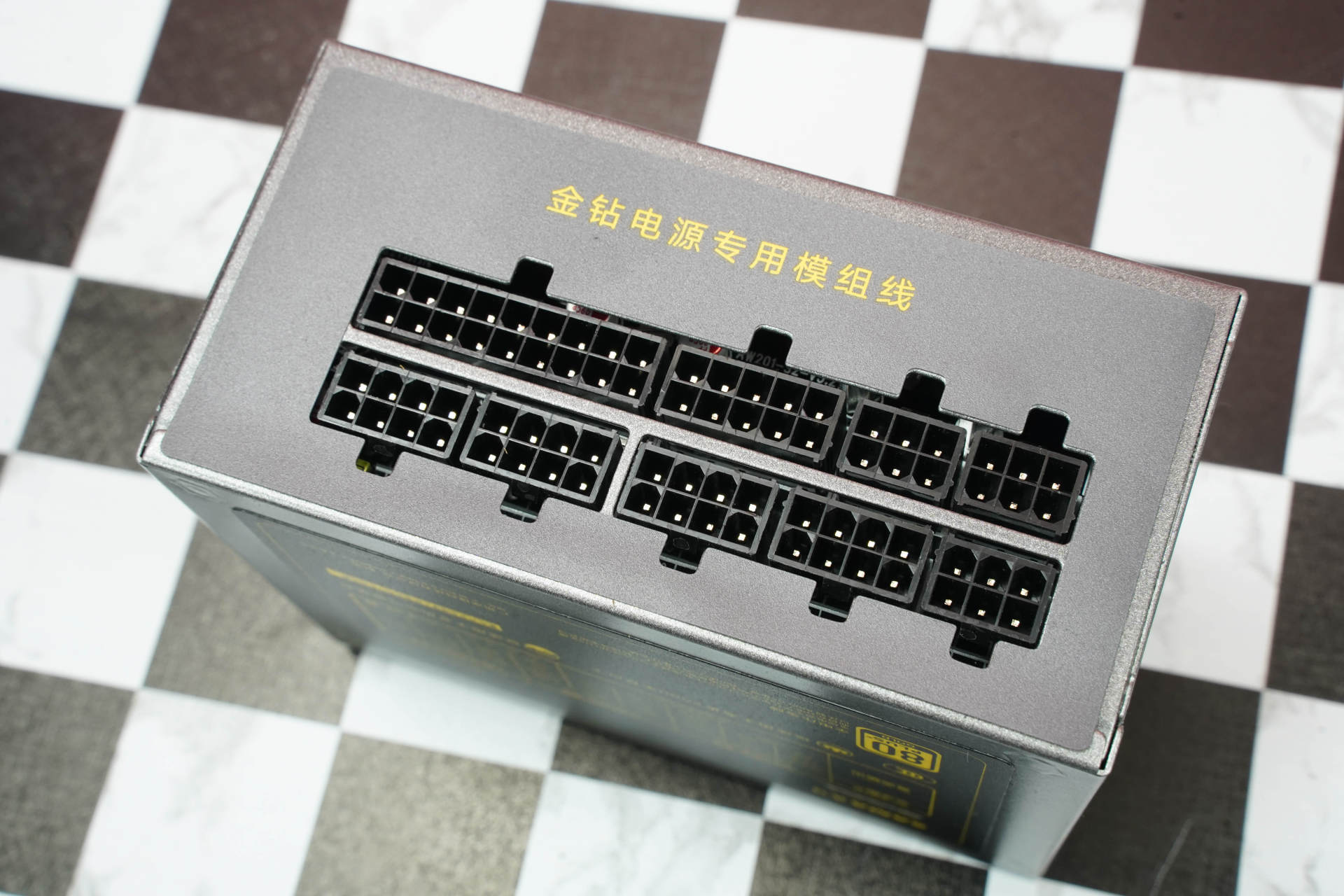 DIY玩家如何给媳妇选择电脑？乔斯伯BO100装机实录