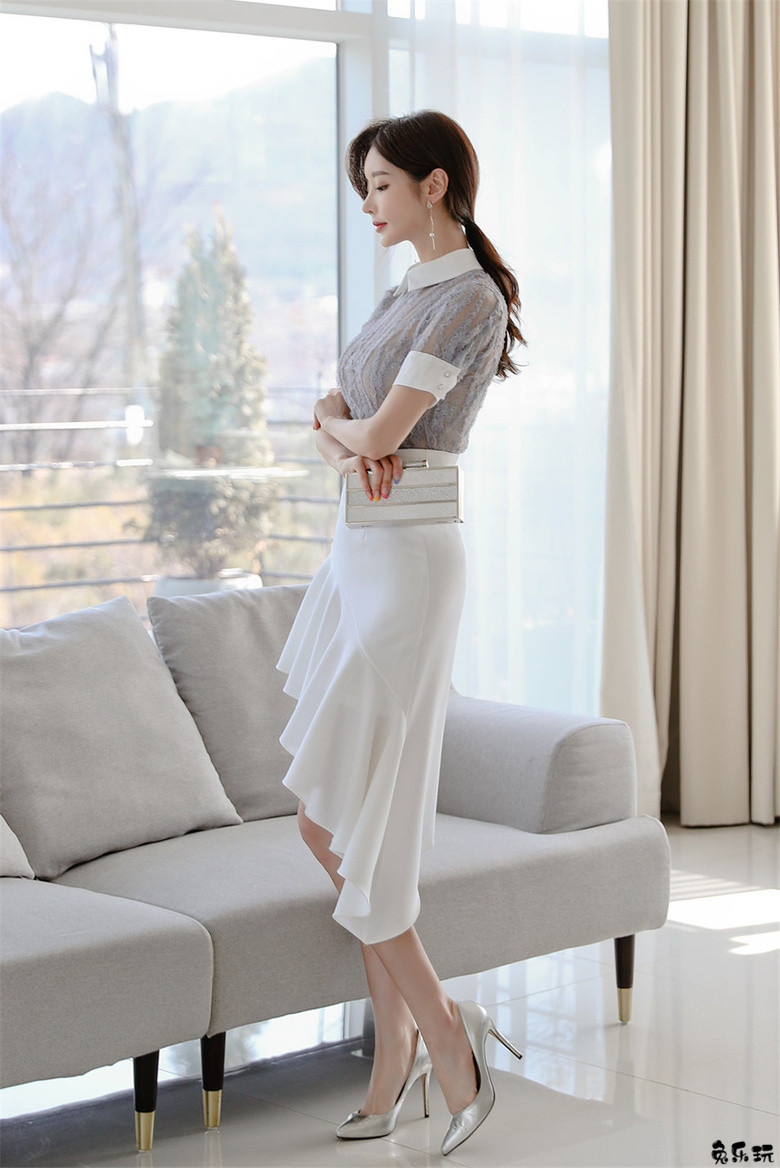 孙允珠：灰黛青丝苔纹翻领不规则长裙