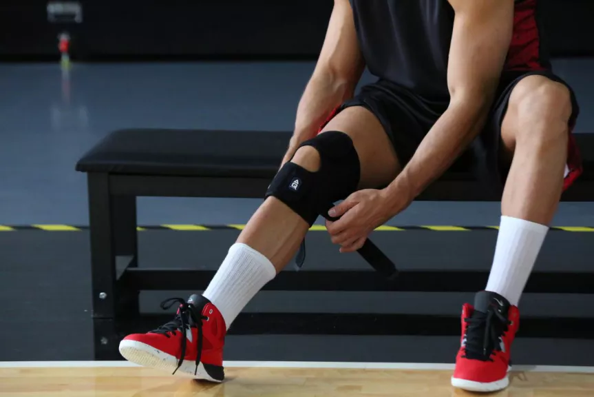 经常打篮球的人应该如何保护膝盖 威寰