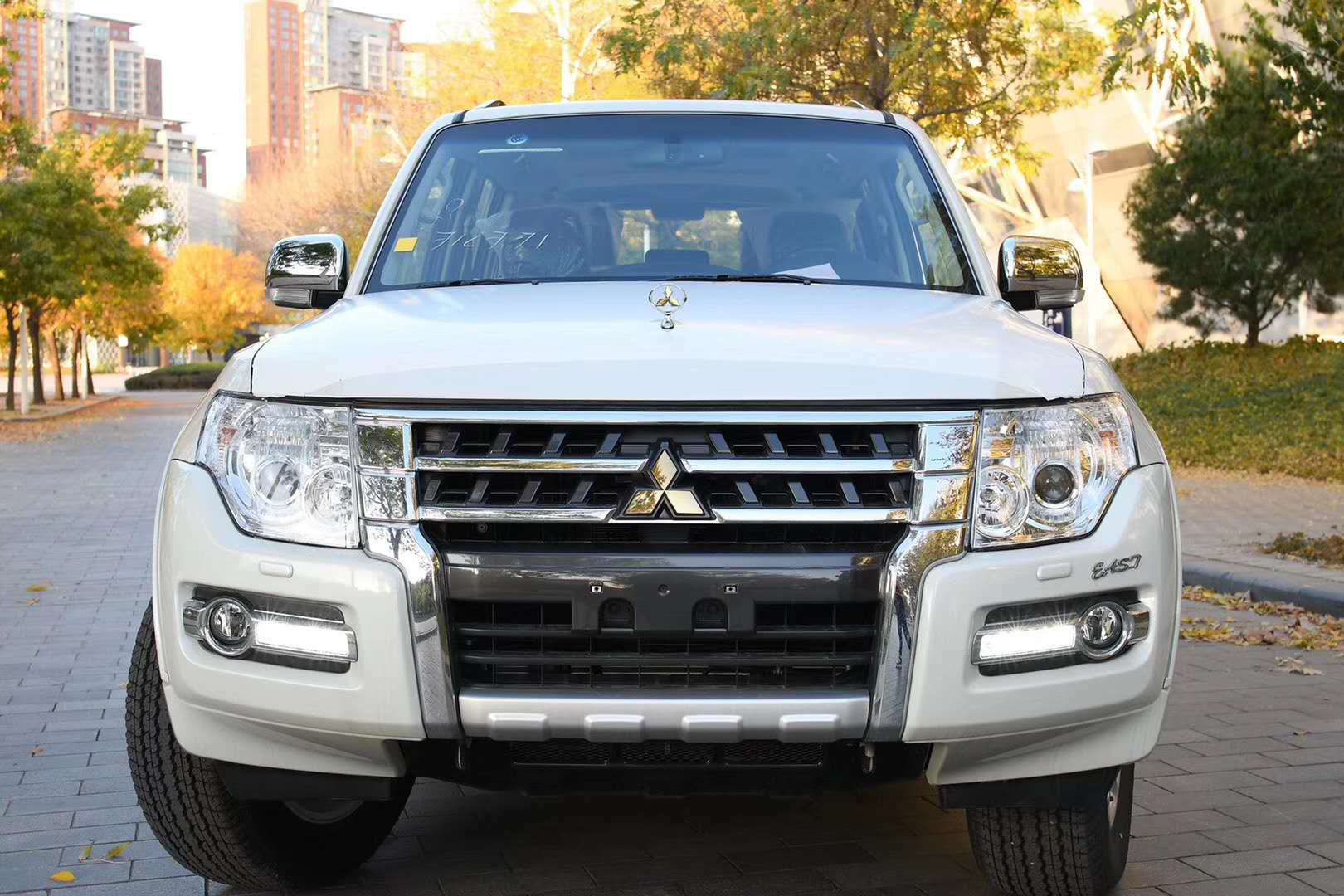 三菱帕杰罗多少钱38排量v6动力强悍越野