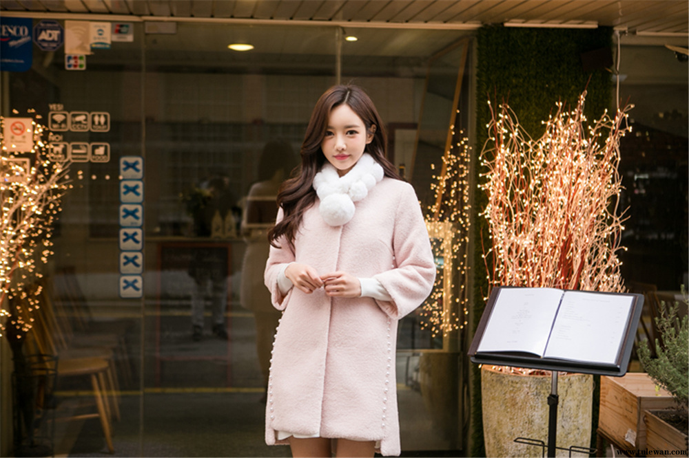 孙允珠丨玻璃镶珠红粉丽人细呢绒风衣