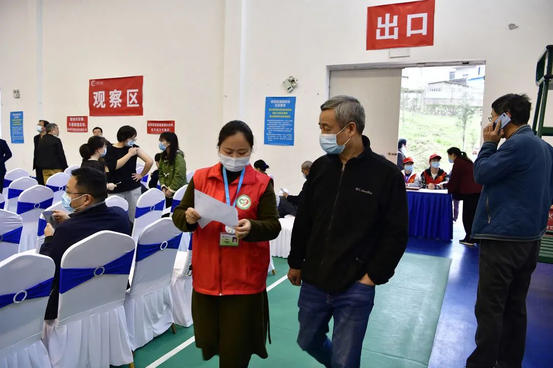 152位惠景“志愿红”助力新冠病毒疫苗接种