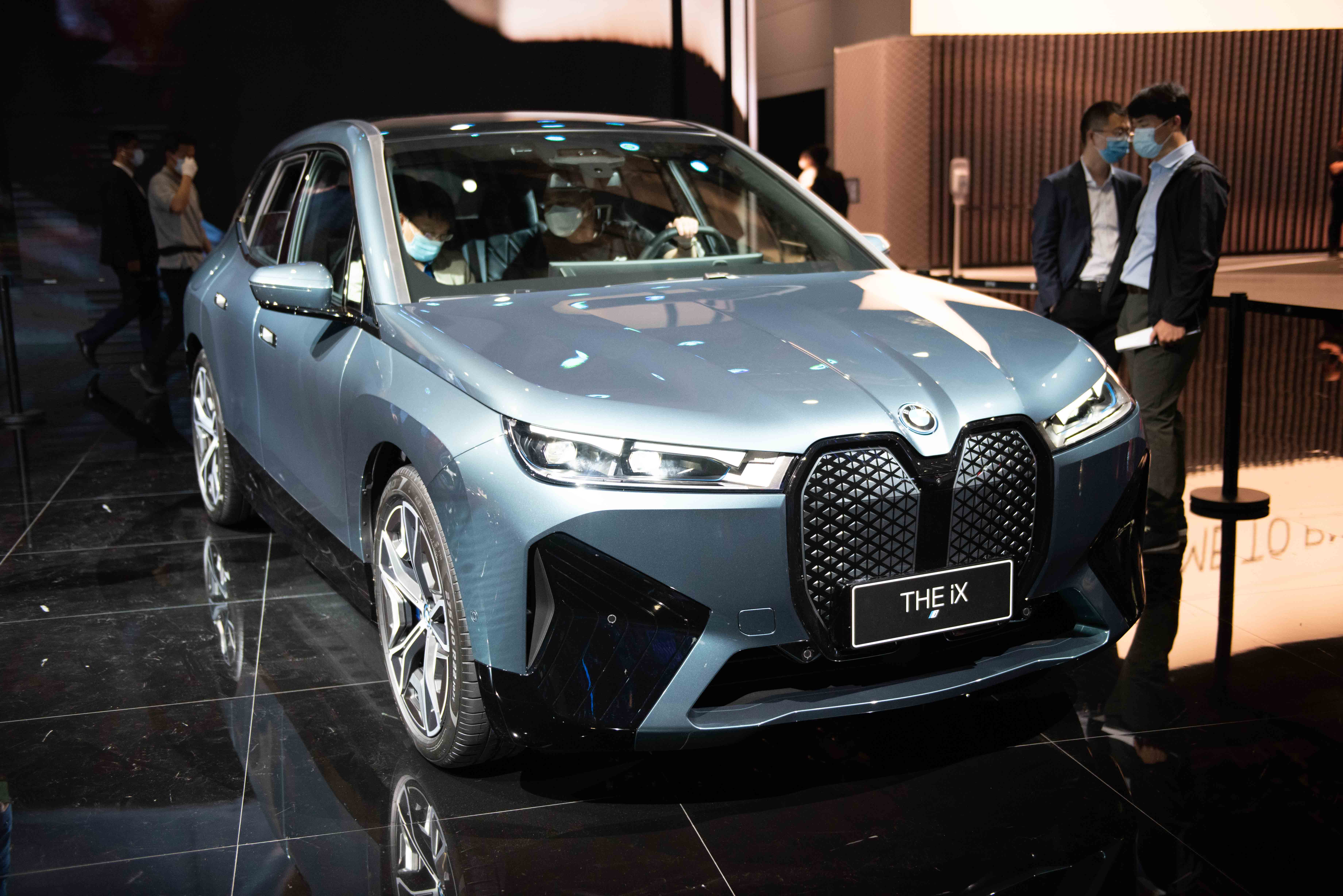 宝马ix纯电suv亮相上海车展,超大鼻孔,内饰科幻!_太平洋号
