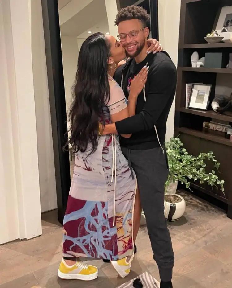 What are you doing? Curry secretly photographed his wife changing ...