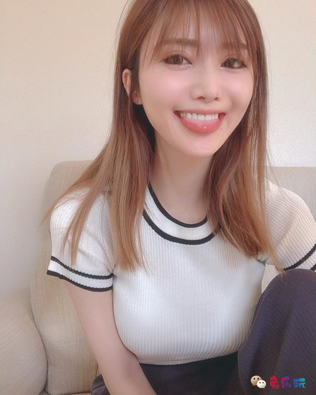 胸狠辣妹！混血优雅御姐KIKA彪悍的身材大胆露出让人羞涩！