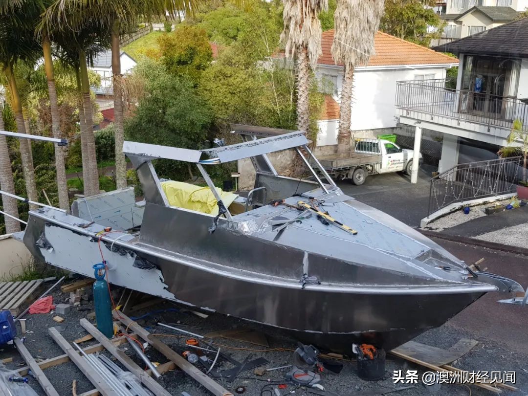 43岁移民新西兰，这个温州人在自家花园“徒手造游艇”，耗时一年，成果惊艳！