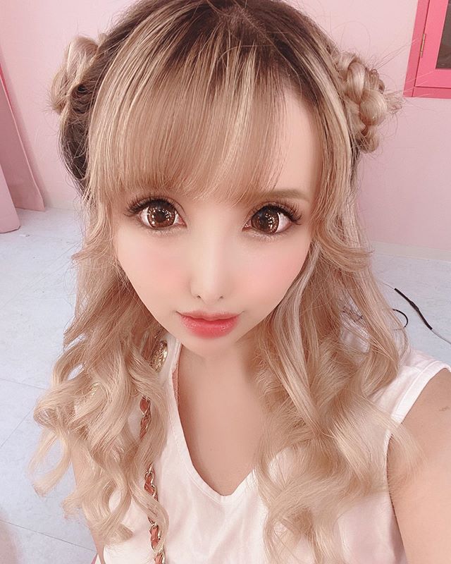 灯笼比脸都大！日本网红松田れお身材和脸蛋比例完全不科学啊！