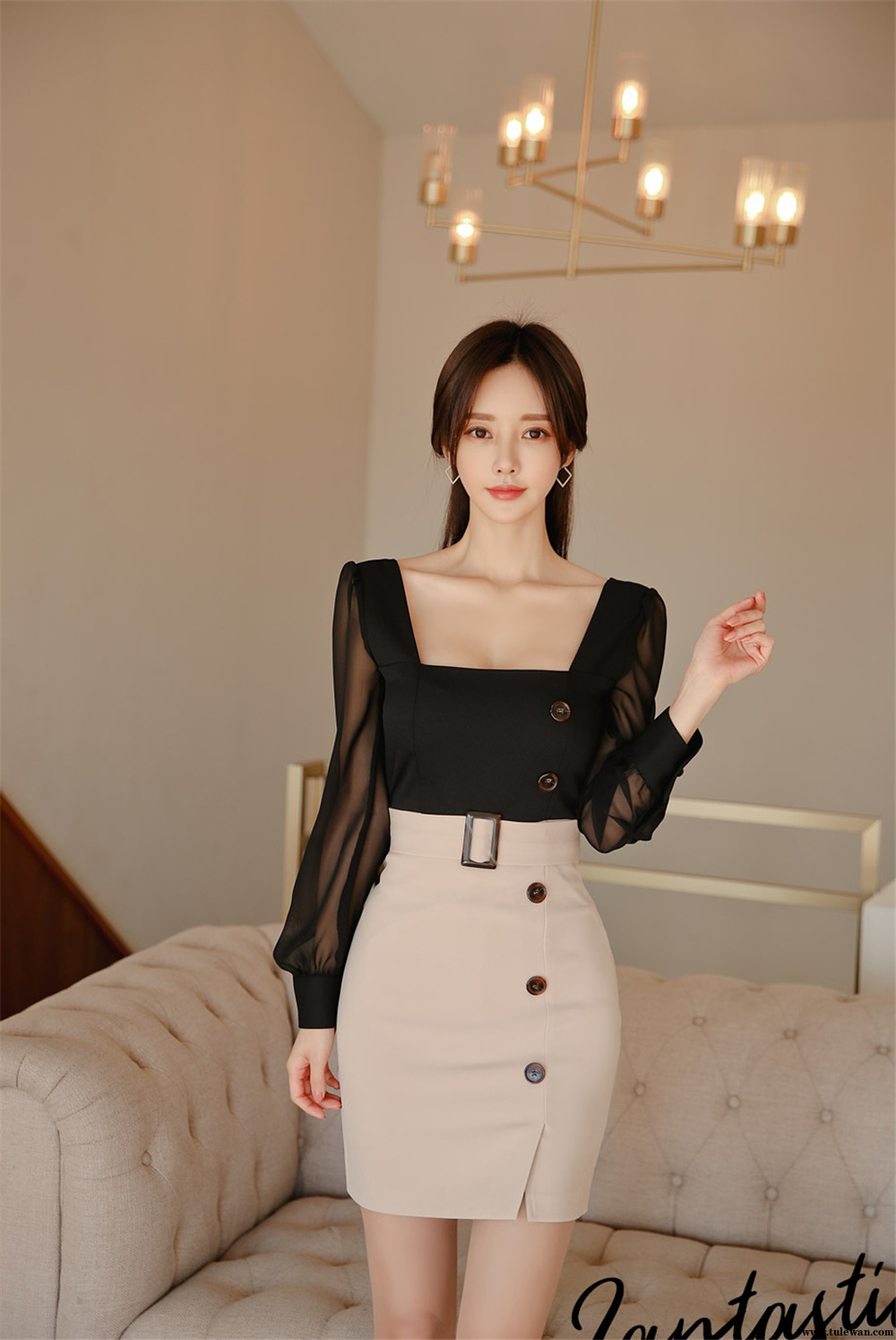 孙允珠丨海棠蕾丝花苞雅黑轻纱束腰裙