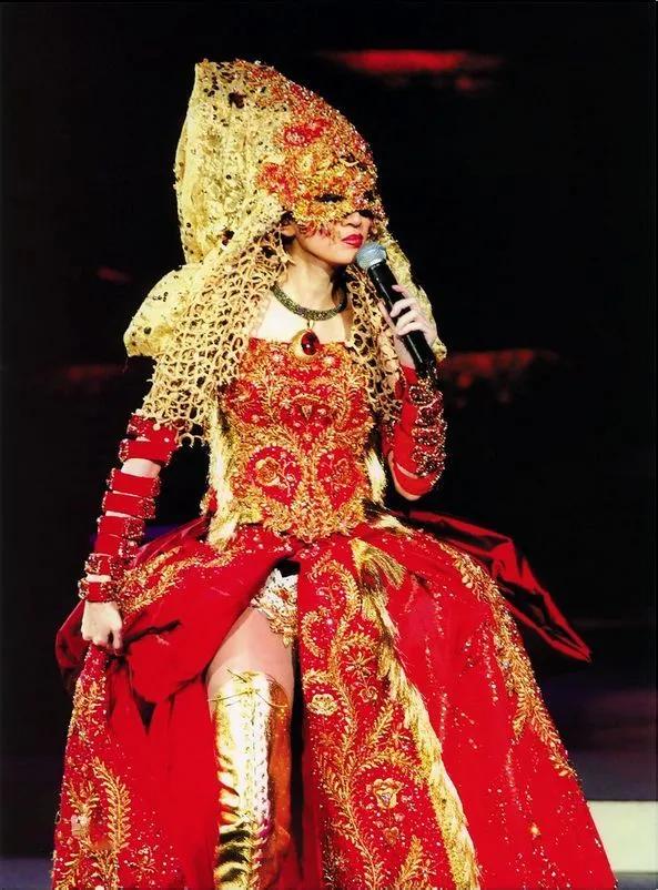 17年前梅艳芳的最后一场告别演唱会，每次看我都哭成狗…