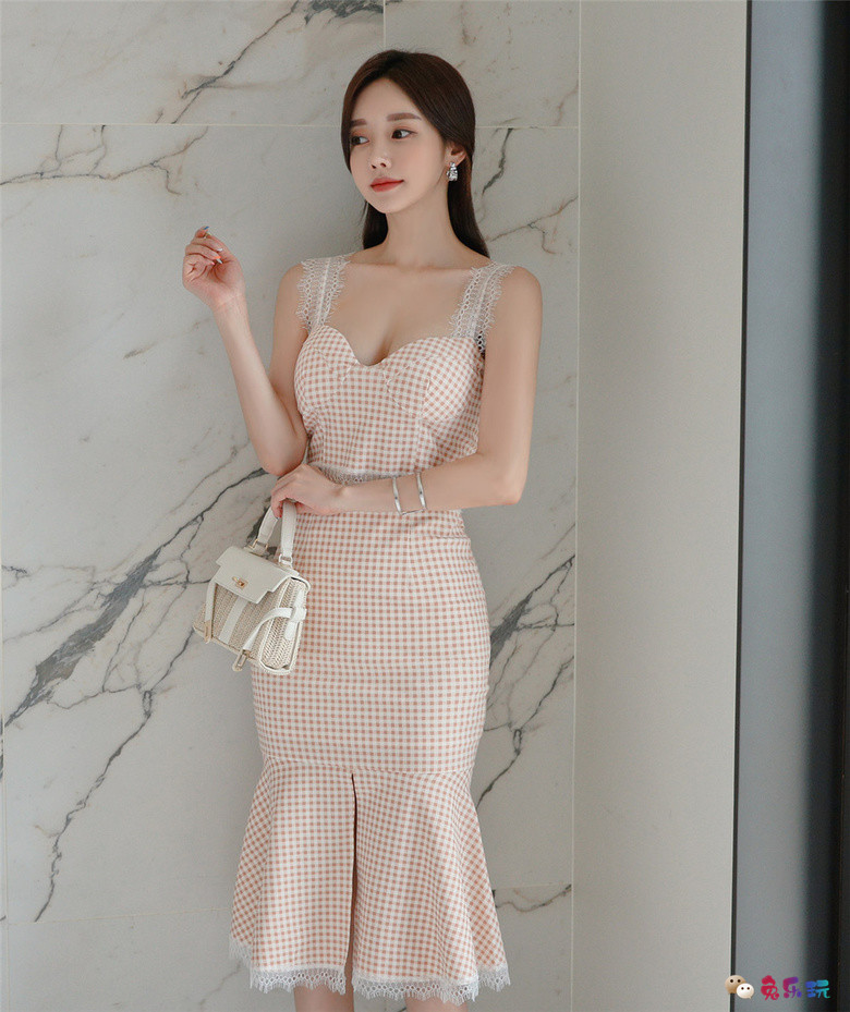 孙允珠丨娇霖幻露粉彩霓裳秋婉吊肩裙