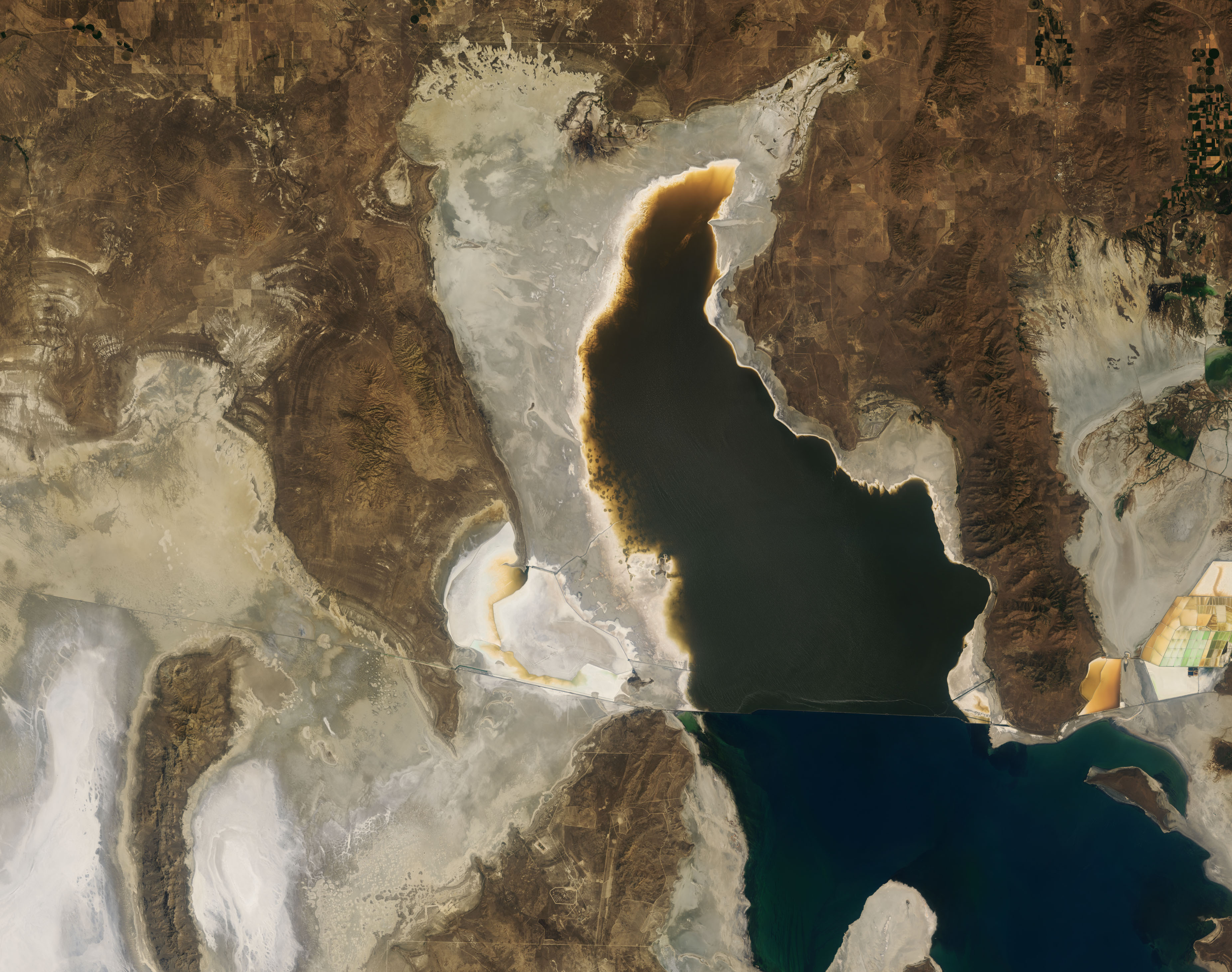 The "Great Salt Lake" in Utah, the United States has the lowest water