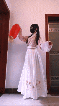 邪恶的成年动图gif：练瑜伽不认真的妹子，也很漂亮！