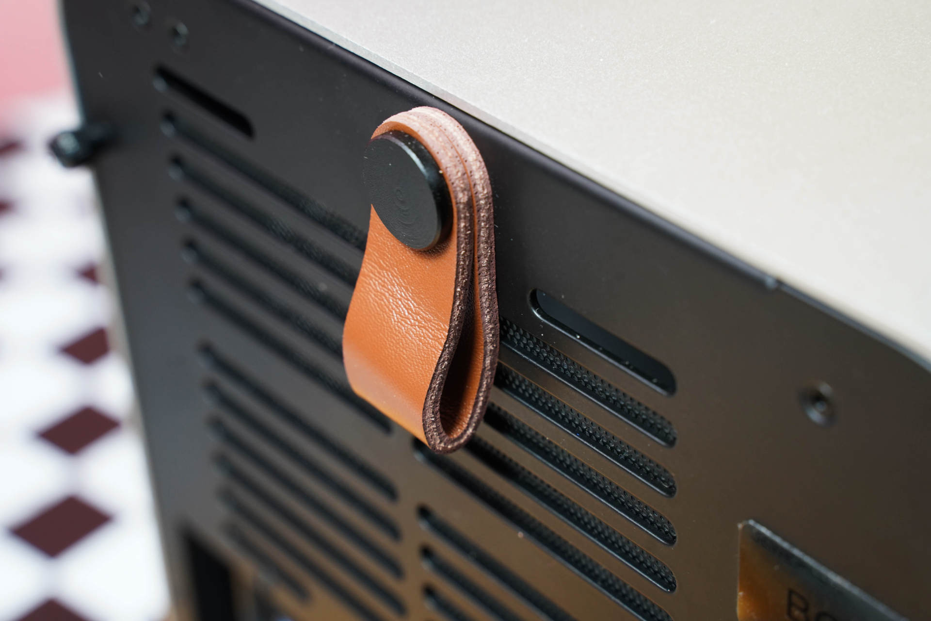 DIY玩家如何给媳妇选择电脑？乔斯伯BO100装机实录