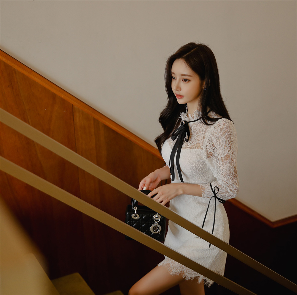 孙允珠丨羽帘白玫雕绣幕花系带蝴蝶裙