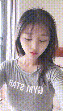 2021美女gif动图：快要过年了，越来越喜欢红色了！