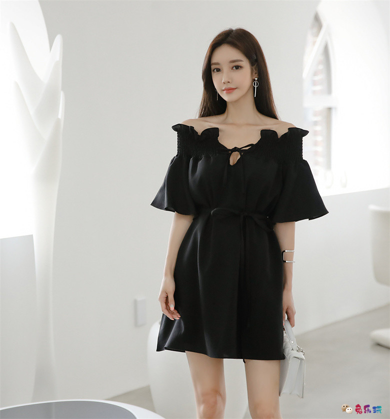 孙允珠丨秋蝉玲珑黑玫波浪吊肩喇叭裙