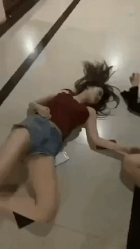美女邪恶图片动态的：小白兔白了个白，蹦蹦跳跳真可爱！