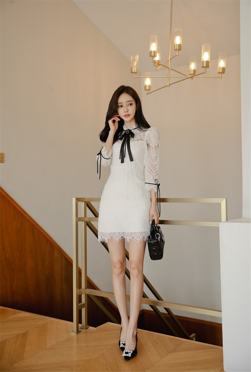 孙允珠丨羽帘白玫雕绣幕花系带蝴蝶裙