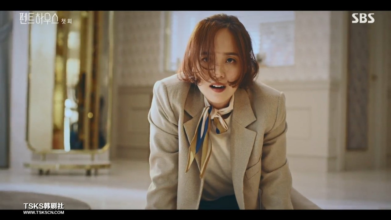 韩剧顶楼狗血剧中的战斗机