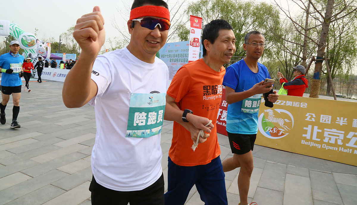 第47届公园半马北京公开赛举办打响大众马拉松赛事第一枪